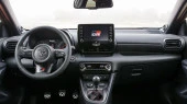 Protector de vidrio templado Pixsel en el monitor TOYOTA YARIS GR - 10.3“ 2020 - 2024