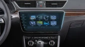 Protector de vidrio templado Pixsel en el monitor SKODA SUPERB - 13.2“ 2019 - 2024