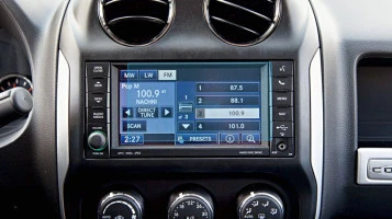 Protector de vidrio templado Pixsel en el monitor JEEP COMPASS - 6.9“ 2012 - 2016