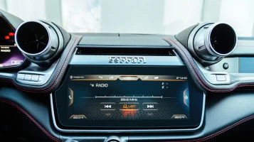 Protector de vidrio templado Pixsel en el monitor FERRARI GTC4 LUSSO - 12.9“ 2018 - 2020