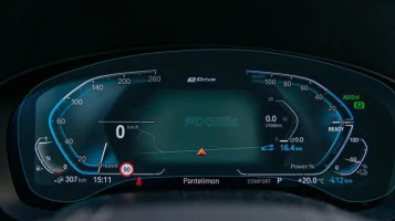 Protector de vidrio templado Pixsel en el panel de instrumentos BMW 5 / M5 - 14.3“ 2020 - 2023 (G30, G31, G38, F90)