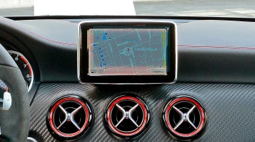 Protector de vidrio templado Pixsel en el monitor MERCEDES BENZ A-CLASS - 6.9“ 2013 - 2018