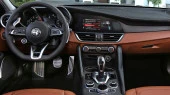 Protector de vidrio templado Pixsel en el monitor ALFA ROMEO GIULIA - 16.6“ 2016 -