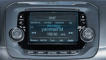 Protector de vidrio templado Pixsel en el monitor ALFA ROMEO GIULIETTA - 5“ 2016 - 2020