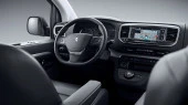 Protector de vidrio templado Pixsel en el monitor PEUGEOT TRAVELLER - 6.9“ 2017 - 2024