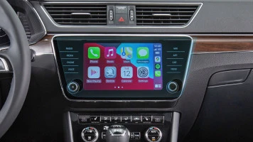 Protector de vidrio templado Pixsel en el monitor SKODA SUPERB - 13.3“ 2019 - 2024