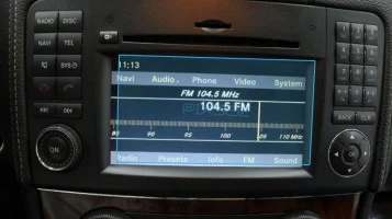 Protector de vidrio templado Pixsel en el monitor MERCEDES BENZ GL-CLASS - 5.6“ 2006 - 2011