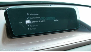 Protector de vidrio templado Pixsel en el monitor MAZDA CX-30 - 13“ 2018 - 2023