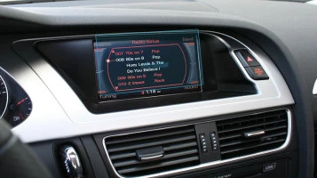 Protector de vidrio templado Pixsel en el monitor AUDI A4 / S4 / RS4 - 6.7“ 2012 - 2014