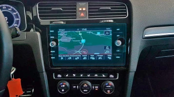 Protector de vidrio templado Pixsel en el monitor VOLKSWAGEN GOLF - 10.9“ 2017 - 2020