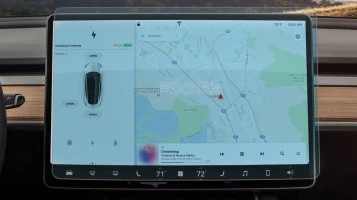 Protector de vidrio templado Pixsel en el monitor TESLA MODEL 3 - 16.4“ 2017 - 2023