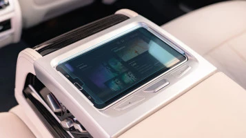 Protector de vidrio templado Pixsel en la tablet BMW 7 - 8.2“ 2019 - 2022 (G11, G12)