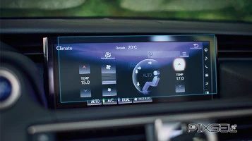Protector de vidrio templado Pixsel en el monitor LEXUS IS - 10.6“ 2017 - 2020