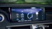Protector de vidrio templado Pixsel en el monitor LEXUS IS - 10.6“ 2017 - 2020