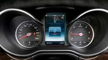 Protector de vidrio templado Pixsel en el panel de instrumentos MERCEDES BENZ V-CLASS - 5.5“ 2014 - 2023