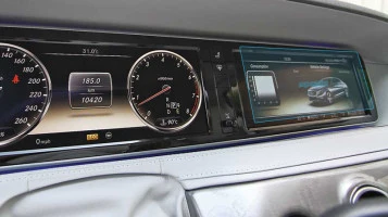 Protector de vidrio templado Pixsel en el monitor MERCEDES BENZ S-CLASS - 12.1“ 2013 - 2017