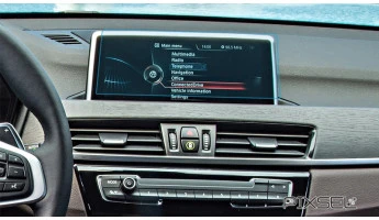 Protector de vidrio templado Pixsel en el monitor BMW X1 - 10.2“ 2015 - 2018 (F48)