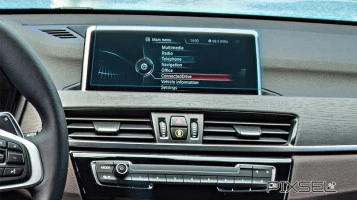 Protector de vidrio templado Pixsel en el monitor BMW X1 - 10.2“ 2015 - 2018 (F48)