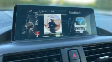 Protector de vidrio templado Pixsel en el monitor BMW 2 / M2 - 10.6“ 2014 - 2020 (F22, F23, F45, F46, F87)