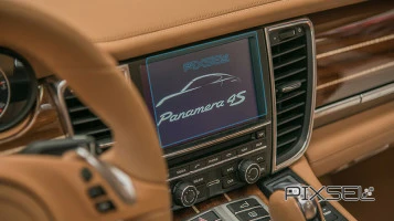 Protector de vidrio templado Pixsel en el monitor PORSCHE PANAMERA - 7“ 2013 - 2016