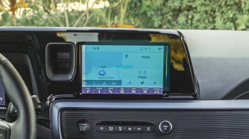 Protector de vidrio templado Pixsel en el monitor FORD TOURNEO / TRANSIT COURIER - 8.1“ 2023 -