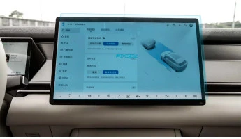 Protector de vidrio templado Pixsel en el monitor BYD TANG L - 16.2“ 2025 -
