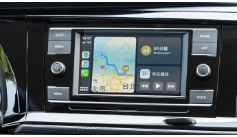 Protector de vidrio templado Pixsel en el monitor VOLKSWAGEN CARAVELLE - 6.5“ 2020 - 2024