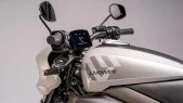 Protector de vidrio templado Pixsel en el velocímetro de la moto LIVEWIRE 2022 ONE 7.5“