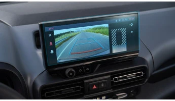 Protector de vidrio templado Pixsel en el monitor FIAT DOBLO - 11.1“ 2024 -