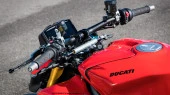 Protector de vidrio templado Pixsel en el velocímetro de la moto DUCATI STREETFIGHTER V4 2025 + 8.2“
