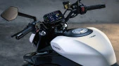 Protector de vidrio templado Pixsel en el velocímetro de la moto CFMOTO 675NK 2024 + 6.8“