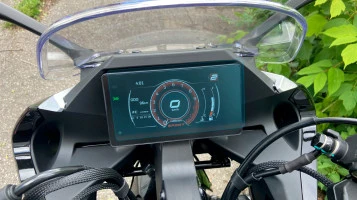 Protector de vidrio templado Pixsel en el velocímetro de la moto CFMOTO 300SR 2023 + 6.9“