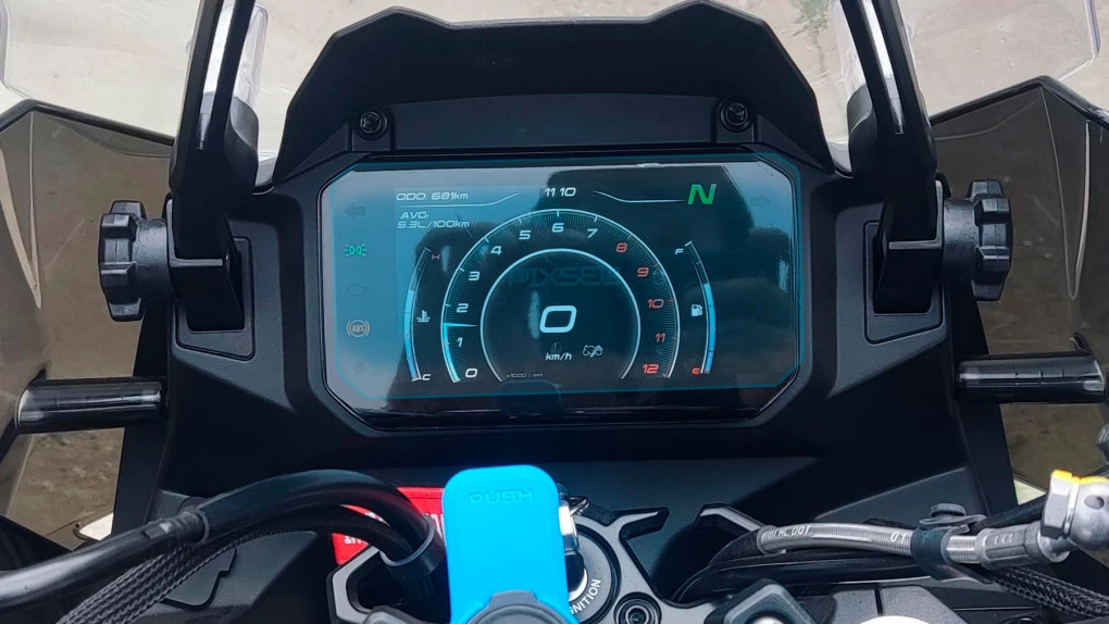 Protector de vidrio templado Pixsel en el velocímetro de la moto CFMOTO 700MT 2023 + 6.8“