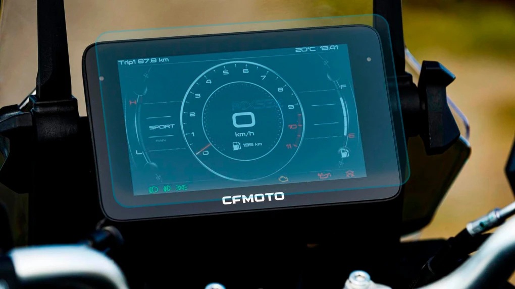 Protector de vidrio templado Pixsel en el velocímetro de la moto CFMOTO 800MT SPORT 9“