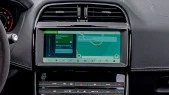 Protector de vidrio templado Pixsel en el monitor JAGUAR XE - 9.9“ 2016 - 2019