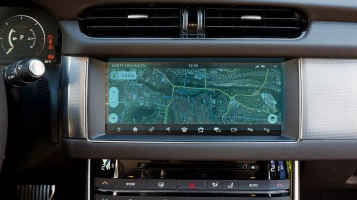 Protector de vidrio templado Pixsel en el monitor JAGUAR XF - 9.9“ 2016 - 2020